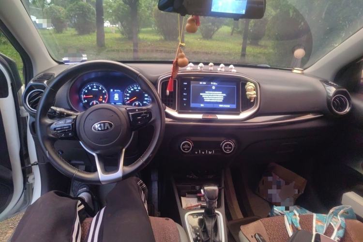 Used Kia kx1 Stonic 2019 1.4L Automatic Fun Edition China VI Center Console