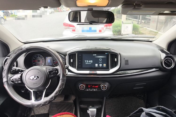 Used Kia kx1 Stonic 2019 1.4L Automatic Fun Edition China VI Center Console
