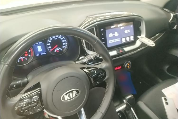 Used Kia kx1 Stonic 2019 1.4L Automatic Fun Edition China V Standard Center Console