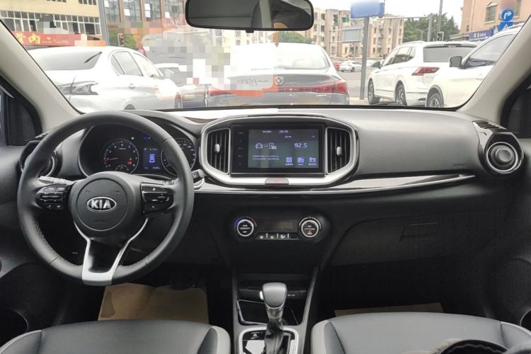 Used Kia kx1 Stonic 2019 1.4L Automatic Fun Edition China VI Center Console