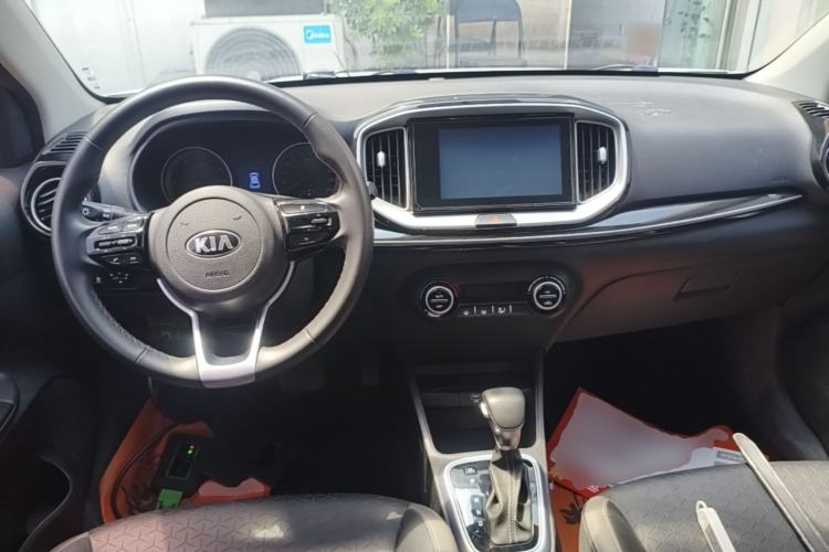 Used Kia kx1 Stonic 2019 1.4L Automatic Sport Edition China VI Center Console