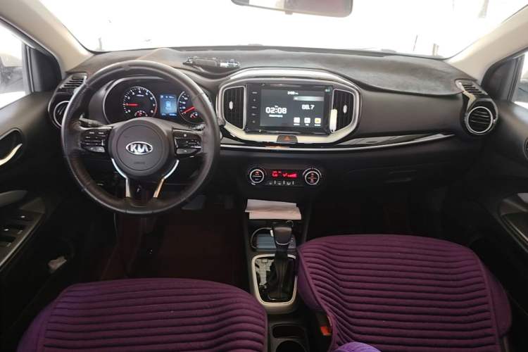 Used Kia kx1 Stonic 2019 1.4L Automatic Sport Edition China VI Center Console