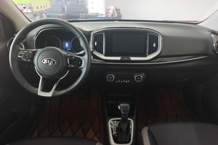 Used Kia kx1 Stonic 2019 1.4L Automatic Sport Edition China VI Center Console