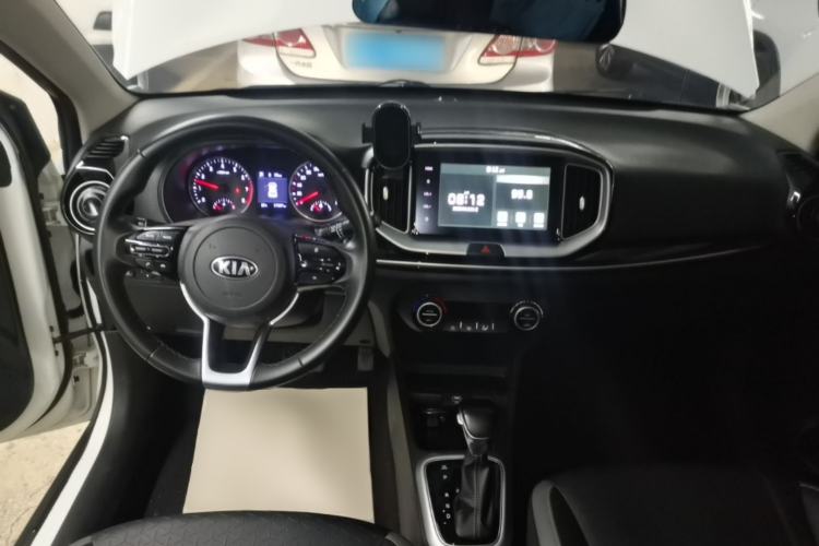 Used Kia kx1 Stonic 2019 1.4L Automatic Fun Edition China VI Center Console