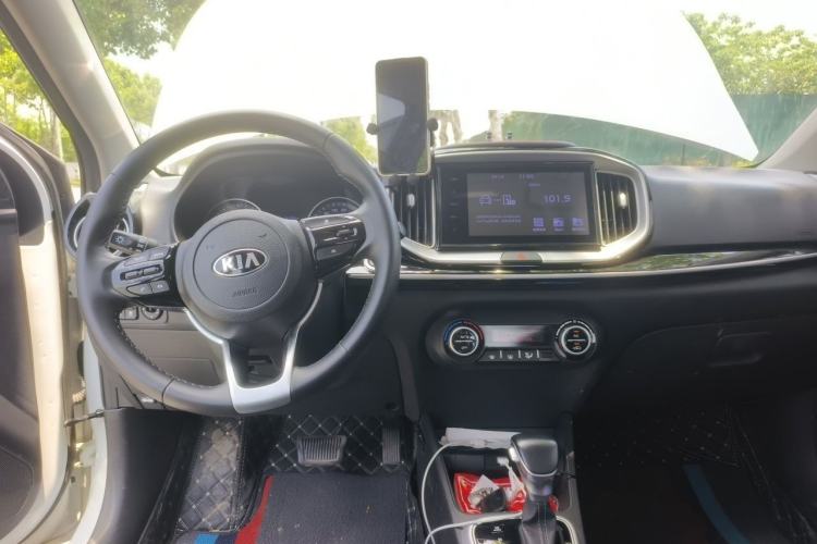 Used Kia kx1 Stonic 2019 1.4L Automatic Fun Edition China VI Center Console