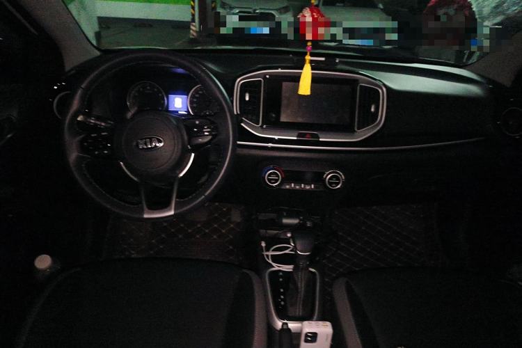 Used Kia kx1 Stonic 2019 1.4L Automatic Fun Edition China VI Center Console
