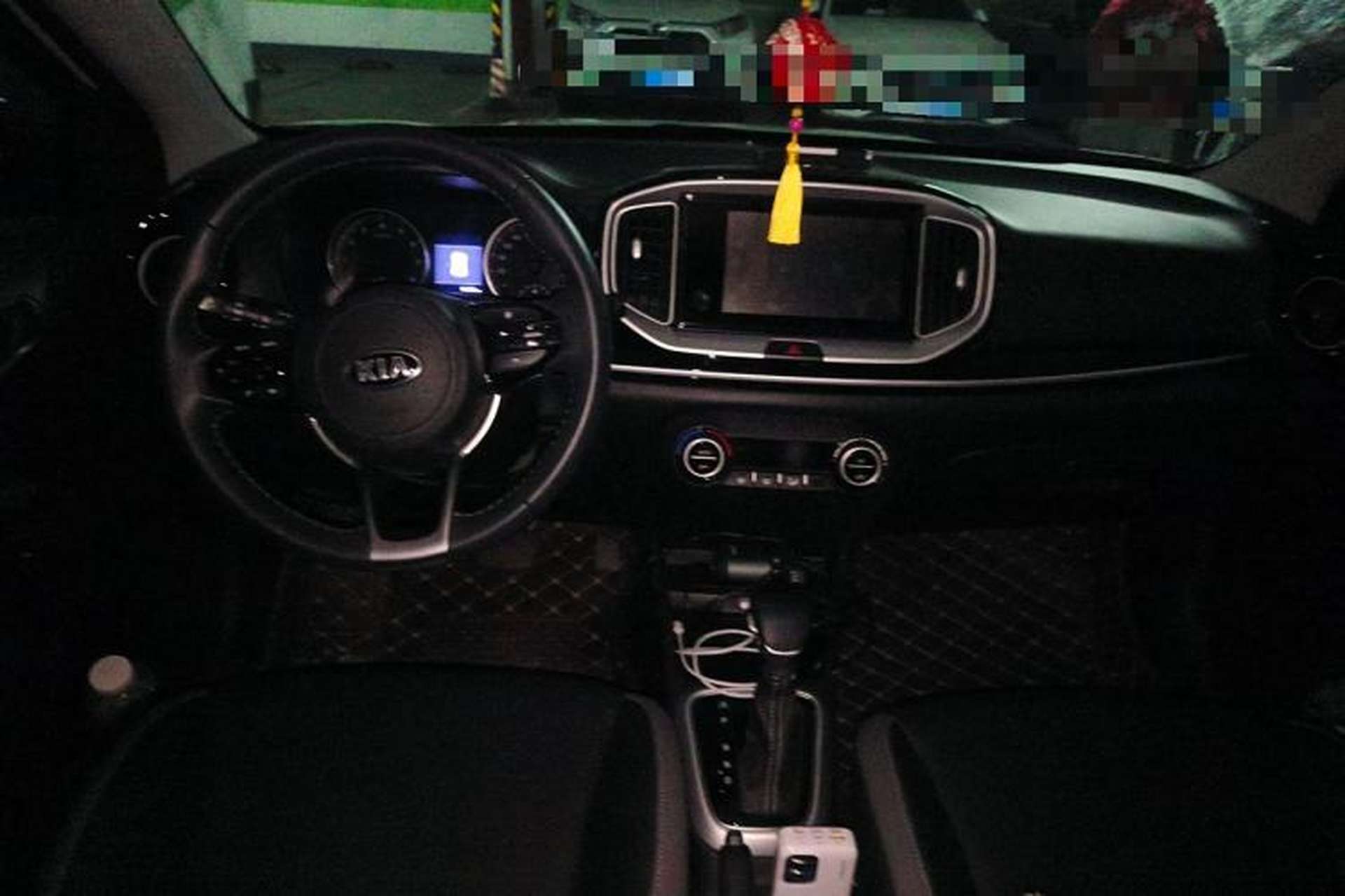 Used Kia kx1 Stonic 2019 1.4L Automatic Fun Edition China VI Center Console