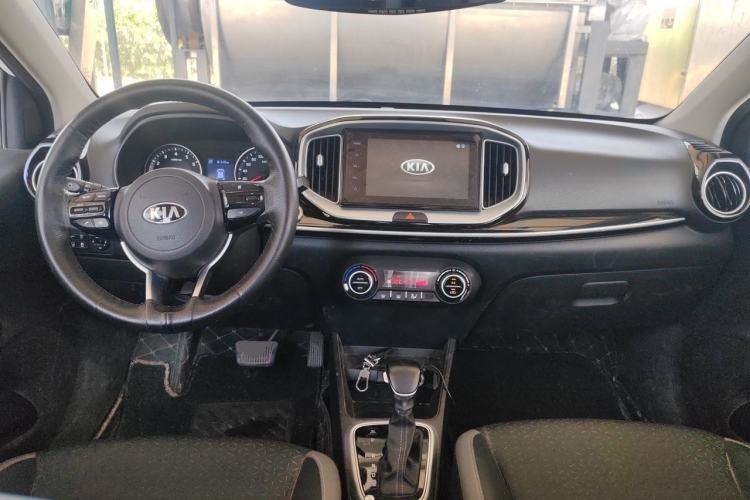 Used Kia kx1 Stonic 2019 1.4L Automatic Fashion Edition China VI Center Console