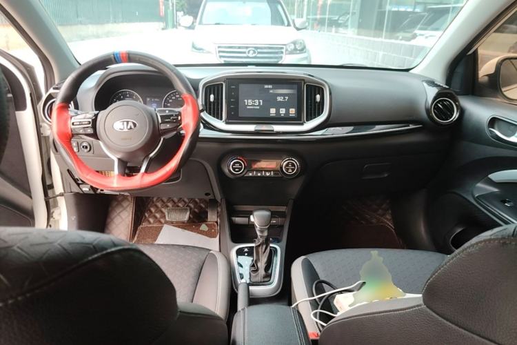 Used Kia kx1 Stonic 2019 1.4L Automatic Sport Edition China VI Center Console