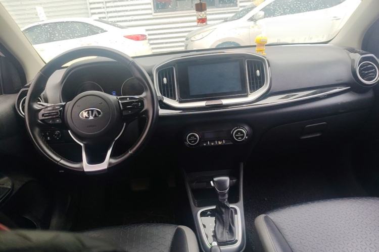Used Kia kx1 Stonic 2019 1.4L Automatic Sport Edition China VI Center Console