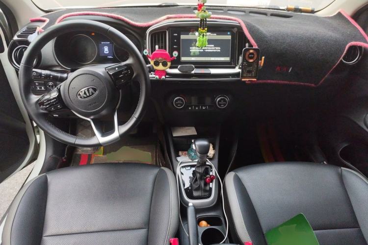 Used Kia kx1 Stonic 2019 1.4L Automatic Fun Edition China VI Center Console
