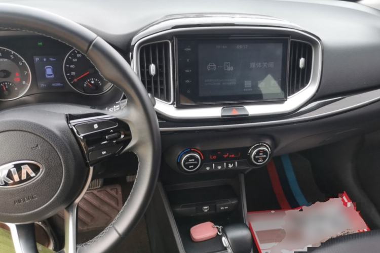Used Kia kx1 Stonic 2019 1.4L Automatic Fun Edition China VI Center Console