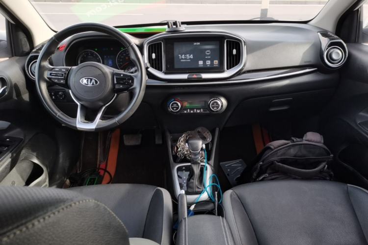 Used Kia kx1 Stonic 2019 1.4L Automatic Fun Edition China VI Center Console