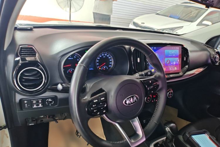 Used Kia kx1 Stonic 2019 1.4L Automatic Sport Edition China VI Center Console