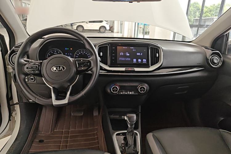 Used Kia kx1 Stonic 2019 1.4L Automatic Fun Edition China VI Center Console