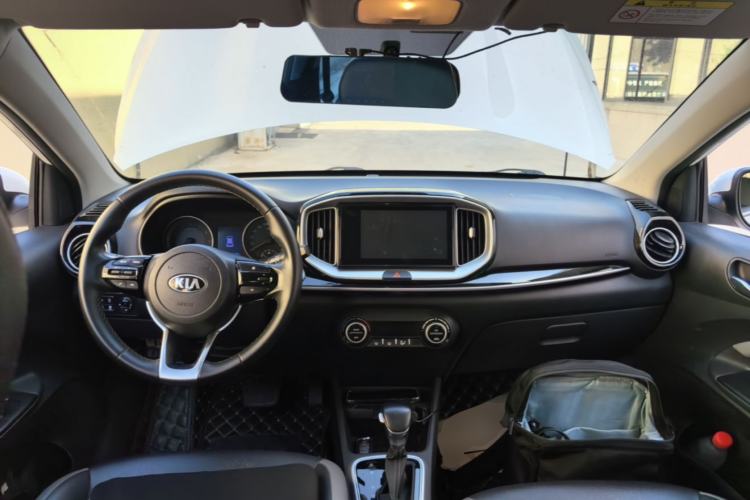 Used Kia kx1 Stonic 2019 1.4L Automatic Fun Edition China VI Center Console