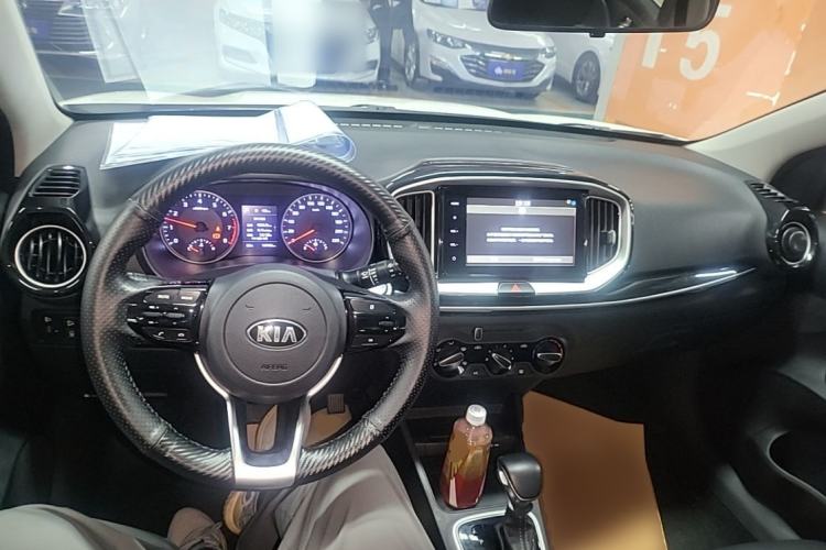 Used Kia kx1 Stonic 2019 1.4L Automatic Fun Edition China VI Center Console
