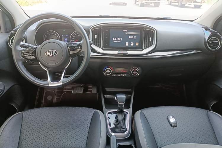 Used Kia kx1 Stonic 2019 1.4L Automatic Sport Edition China VI Center Console