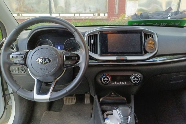 Used Kia kx1 Stonic 2019 1.4L Automatic Fun Edition China VI Center Console