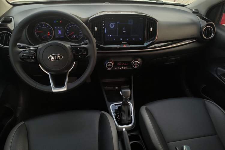 Used Kia kx1 Stonic 2019 1.4L Automatic Fun Edition China VI Center Console