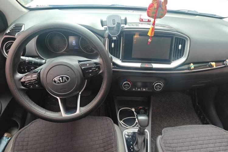 Used Kia kx1 Stonic 2019 1.4L Automatic Sport Edition China VI Center Console