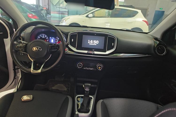 Used Kia kx1 Stonic 2019 1.4L Automatic Sport Edition China VI Center Console
