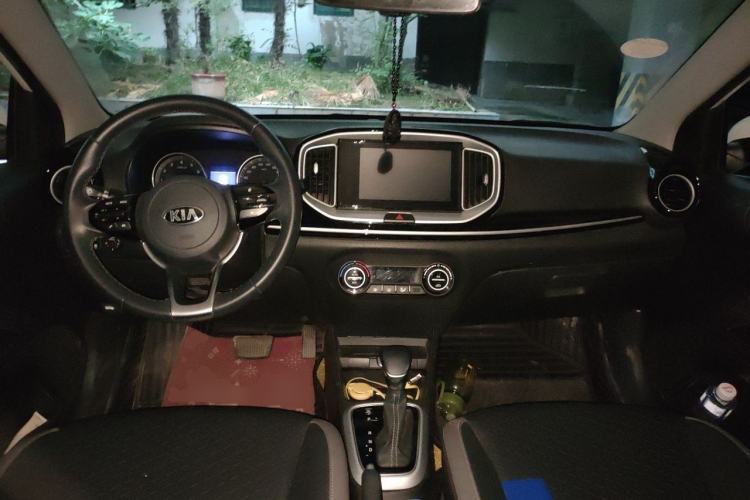 Used Kia kx1 Stonic 2019 1.4L Automatic Fun Edition China VI Center Console