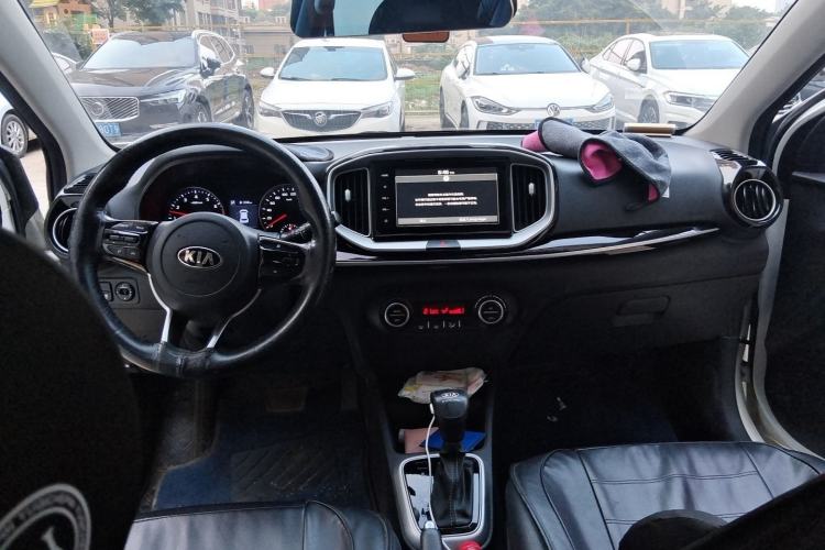 Used Kia kx1 Stonic 2019 1.4L Automatic Sport Edition China VI Center Console
