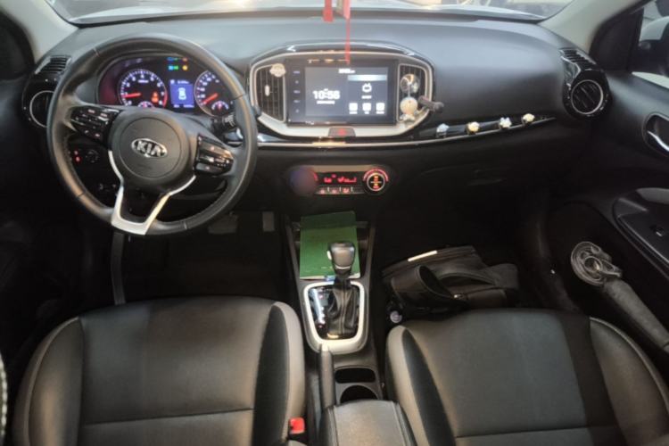 Used Kia kx1 Stonic 2019 1.4L Automatic Fun Edition China VI Center Console