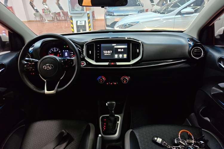 Used Kia kx1 Stonic 2019 1.4L Automatic Sport Edition China VI Center Console