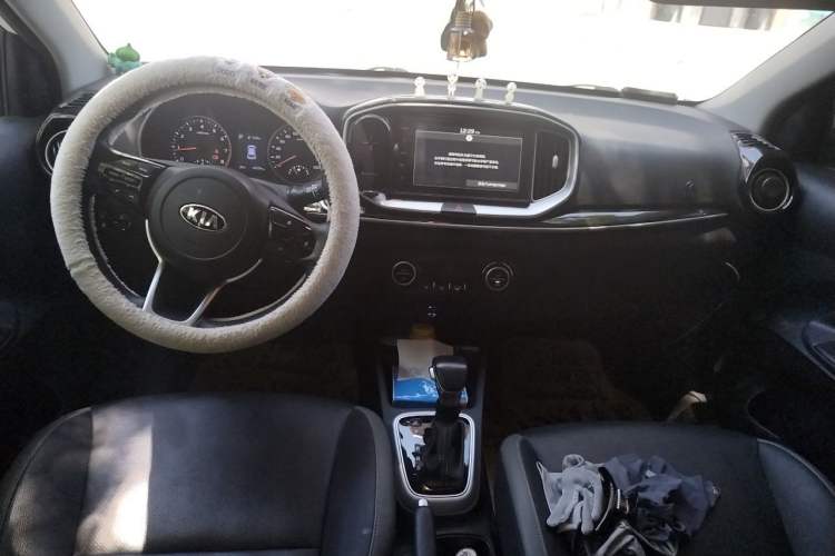 Used Kia kx1 Stonic 2019 1.4L Automatic Fun Edition China VI Center Console
