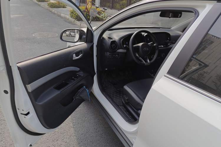 Used Kia kx1 Stonic 2019 1.4L Manual Fun Edition China VI Standard Driver Seat