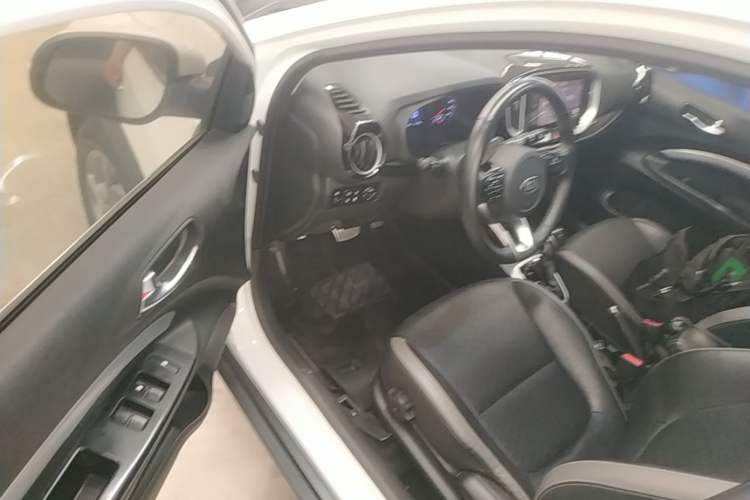Used Kia kx1 Stonic 2019 1.4L Automatic Fun Edition China V Standard Driver Seat