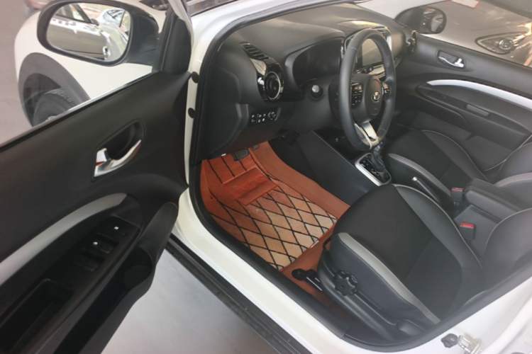 Used Kia kx1 Stonic 2019 1.4L Automatic Sport Edition China VI Driver Seat