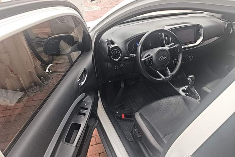 Used Kia kx1 Stonic 2019 1.4L Automatic Sport Edition China VI Driver Seat