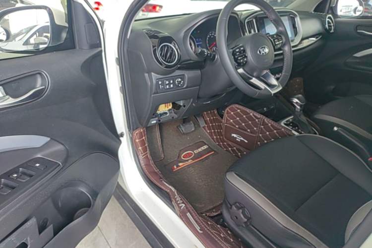 Used Kia kx1 Stonic 2019 1.4L Automatic Sport Edition China VI Driver Seat