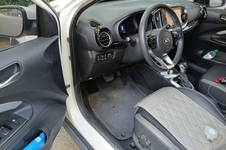 Used Kia kx1 Stonic 2019 1.4L Automatic Fun Edition China VI Driver Seat