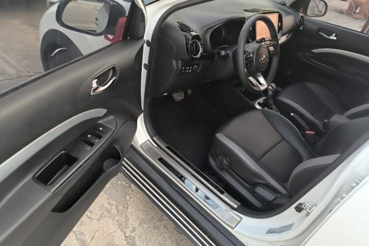Used Kia kx1 Stonic 2019 1.4L Automatic Fun Edition China VI Driver Seat