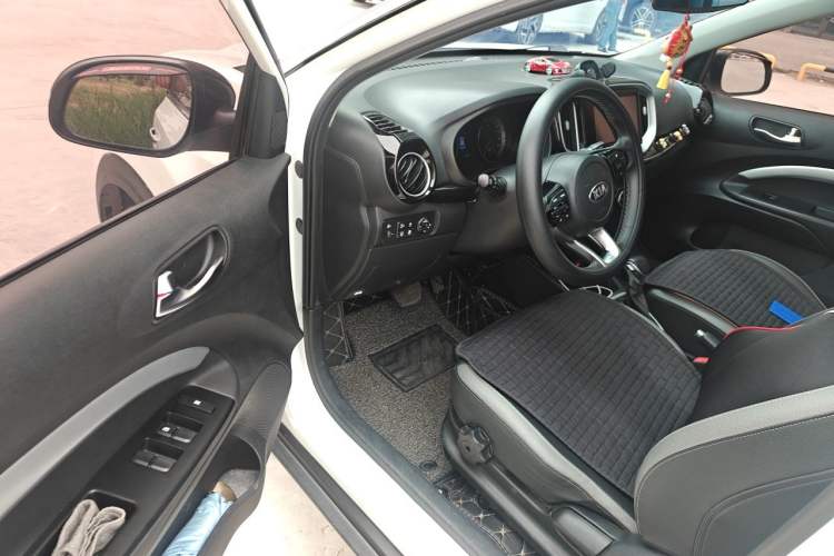 Used Kia kx1 Stonic 2019 1.4L Automatic Sport Edition China VI Driver Seat