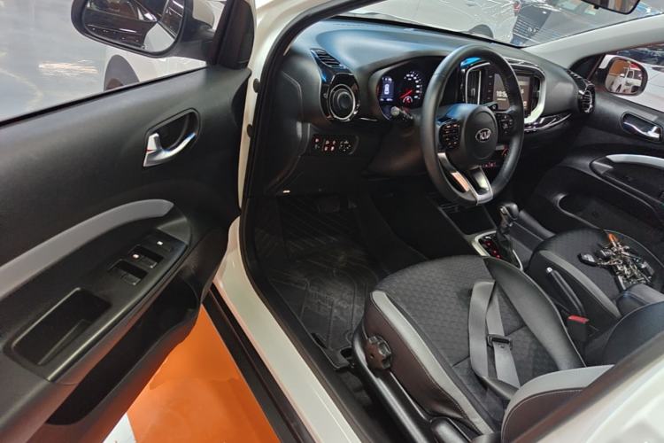 Used Kia kx1 Stonic 2019 1.4L Automatic Sport Edition China VI Driver Seat