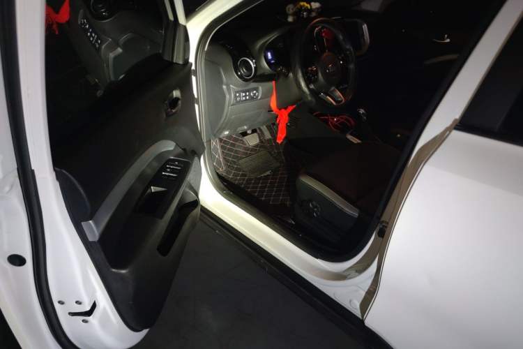 Used Kia kx1 Stonic 2019 1.4L Automatic Fun Edition China VI Driver Seat
