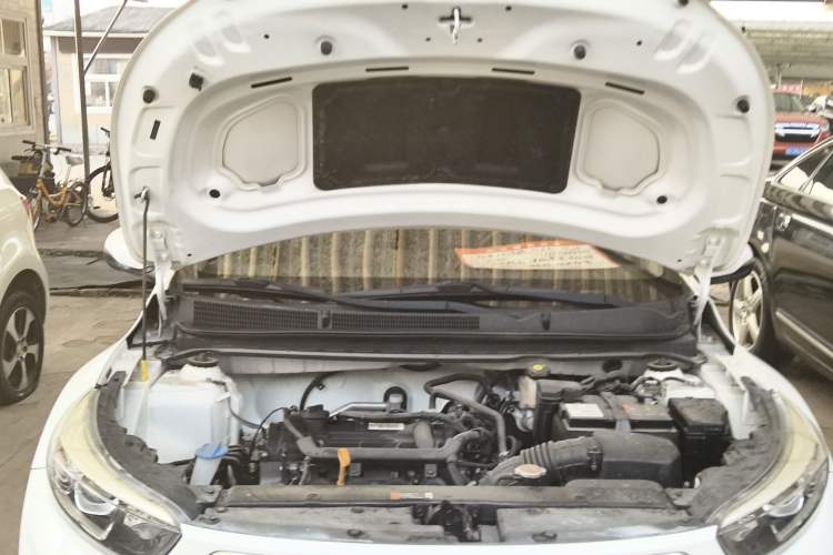 Used Kia kx1 Stonic 2019 1.4L Manual Fun Edition China VI Standard Engine Bay
