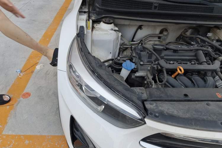 Used Kia kx1 Stonic 2019 1.4L Automatic Sport Edition China VI Engine Bay Right