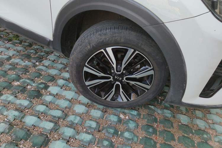 Used Kia kx1 Stonic 2019 1.4L Manual Fun Edition China VI Standard Exterior 1
