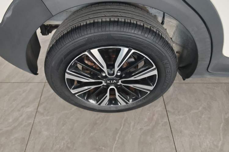 Used Kia kx1 Stonic 2019 1.4L Automatic Sport Edition China VI Exterior 3
