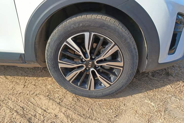 Used Kia kx1 Stonic 2019 1.4L Automatic Fun Edition China VI Exterior 4