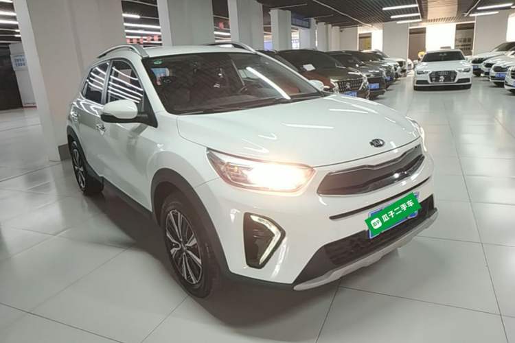Used Kia kx1 Stonic 2019 1.4L Automatic Sport Edition China VI Front Right 45 Deg