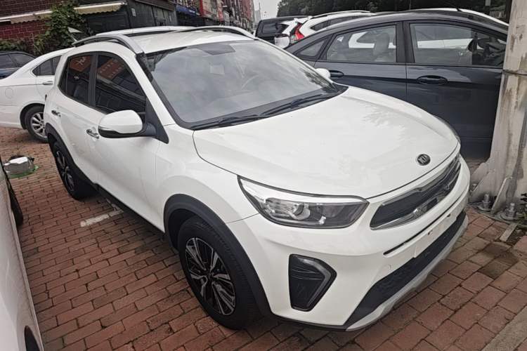 Used Kia kx1 Stonic 2019 1.4L Automatic Sport Edition China VI Front Right 45 Deg