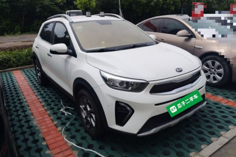 Used Kia kx1 Stonic 2019 1.4L Automatic Sport Edition China VI Front Right 45 Deg