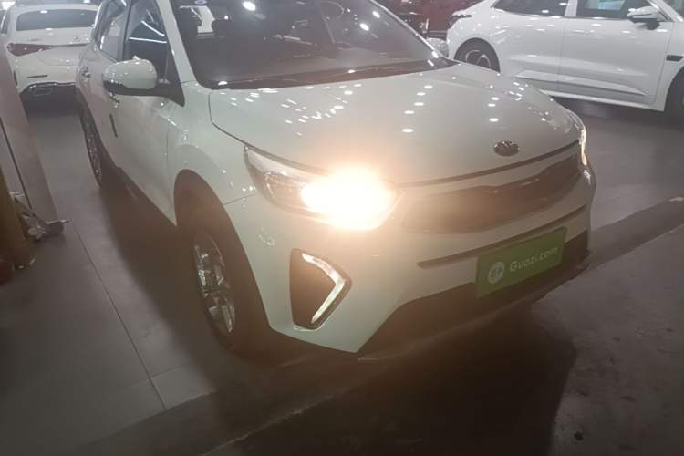 Used Kia kx1 Stonic 2019 1.4L Automatic Fun Edition China V Standard Front Right 45 Deg